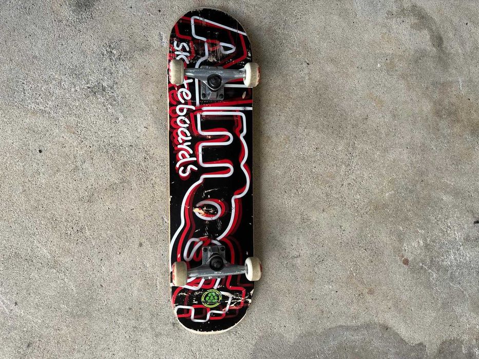 Skate usado em bom estado- pouco uso, pronto a andar.