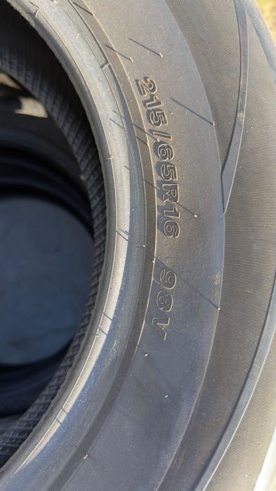 Komplet opon 215/65R16