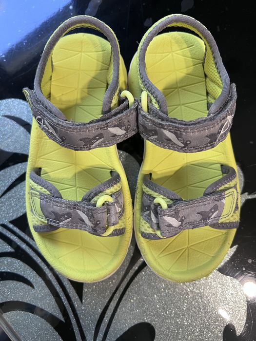 Продам дитячі босоніжки Clarks