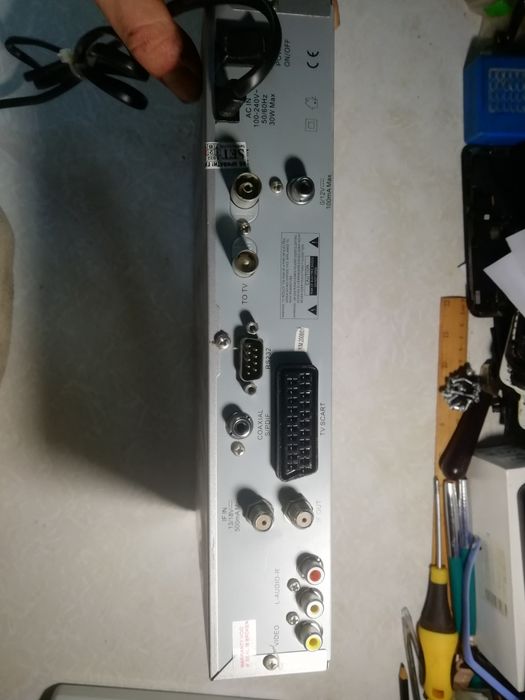 Тв-тюнер супутниковий з пультом