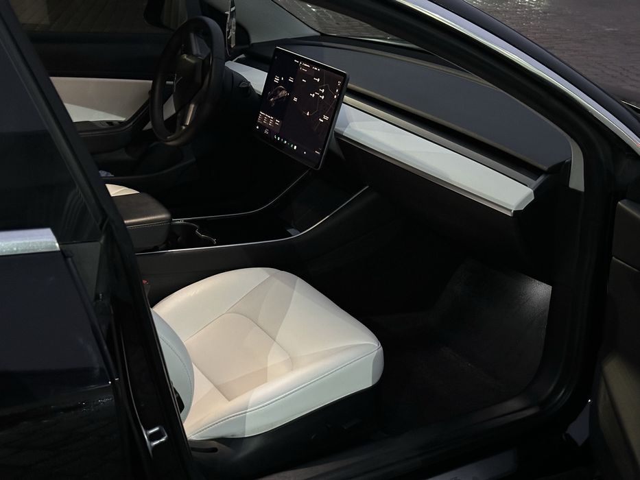Продам Tesla Model 3 2020р. Standart Plus. Гарний стан