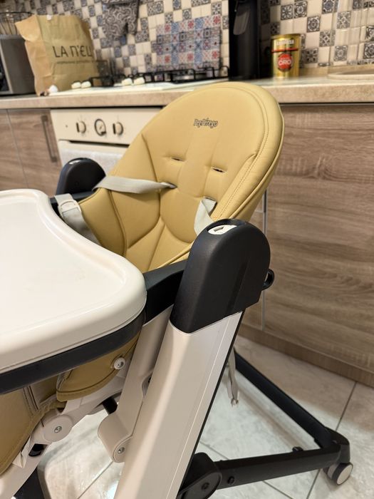 Siesta Follow Me Peg-Perego стільчик для годування-шезлонг