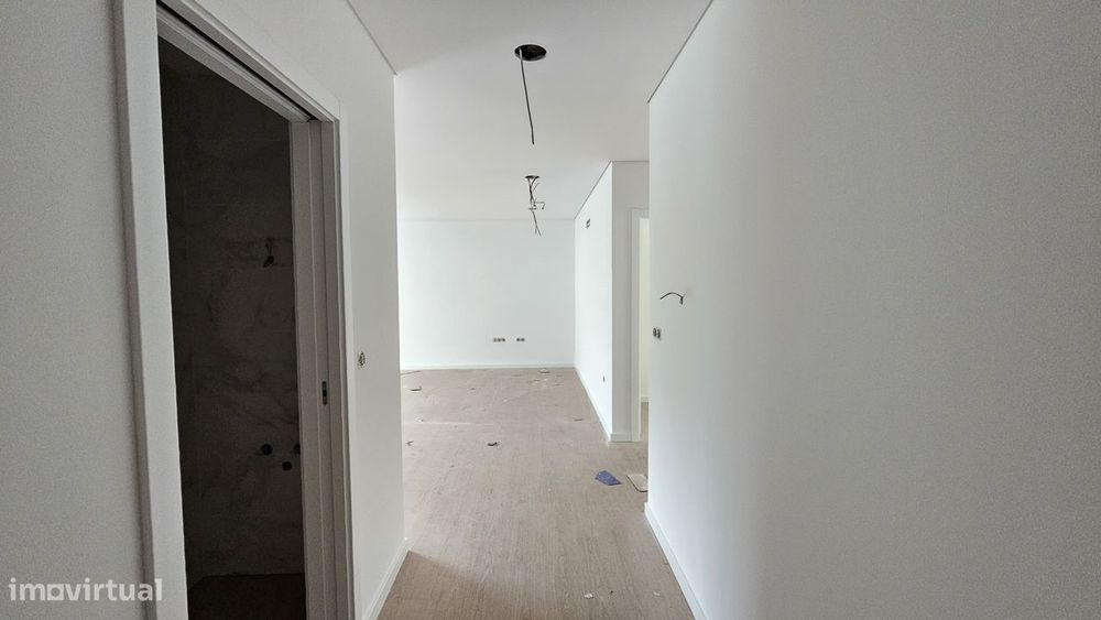 T2 | Novo | Varanda | Lugar de garagem