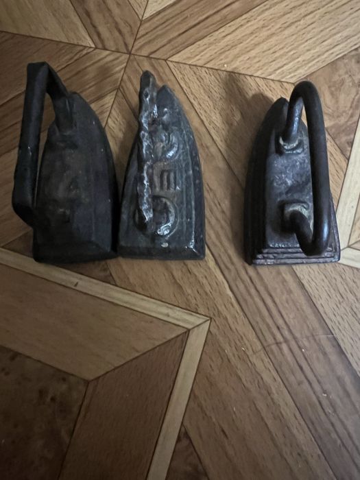 Утюги монжетные царского периуда редкие