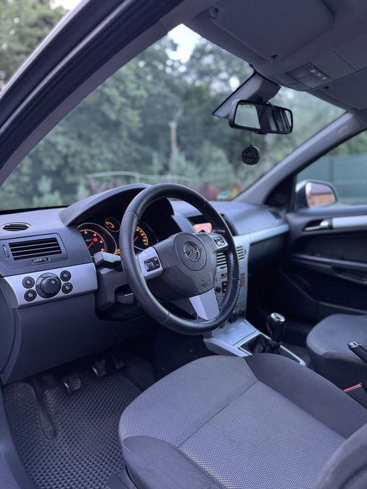 Opel astra H 2009р продам Опель Астра Н  авто в рідній фарбі