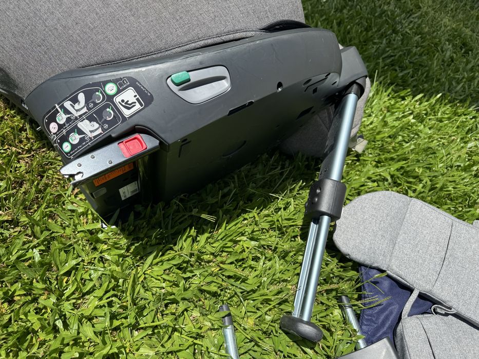 Cadeira de criança com isofix para carro desde bebé até aos 4 anos.