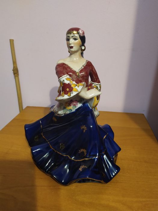 Статуэтка Цыганка с бубном