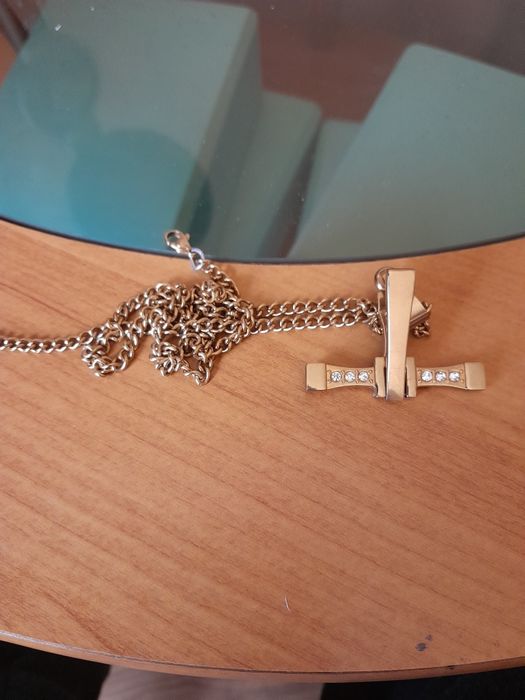 Łańcuszek z krzyżykiem . Złoty Stal nierdzewna.