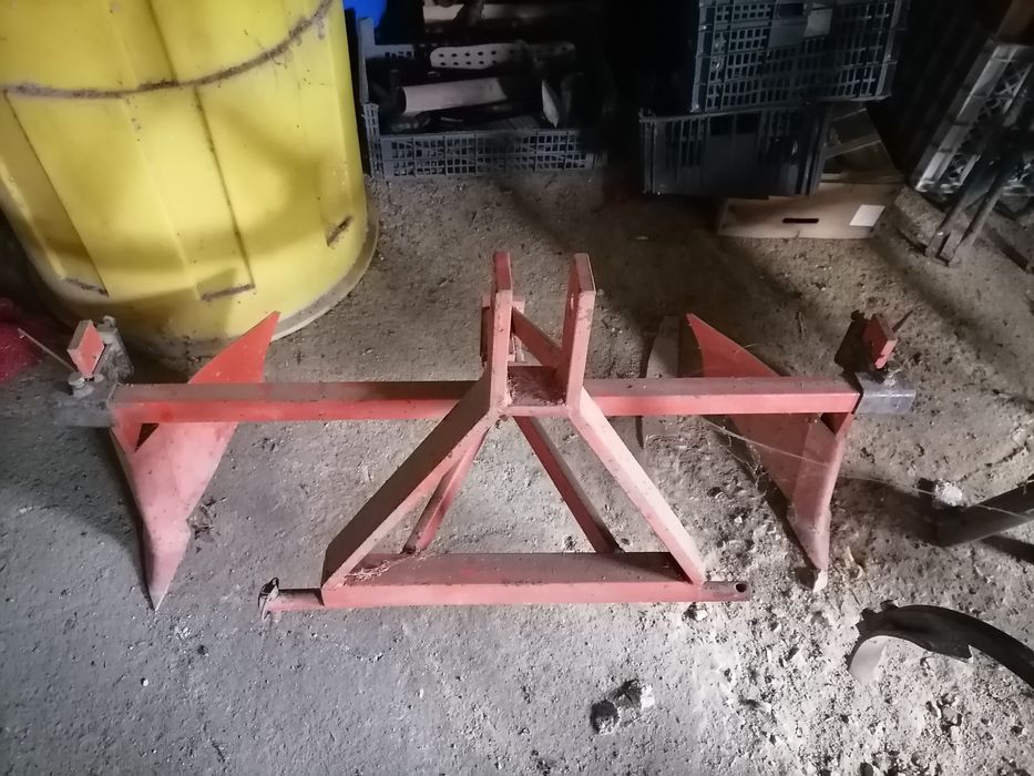 Abre regos ajustável