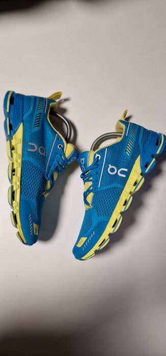 Бігові жіночі кросовки On Running Cloudflyer