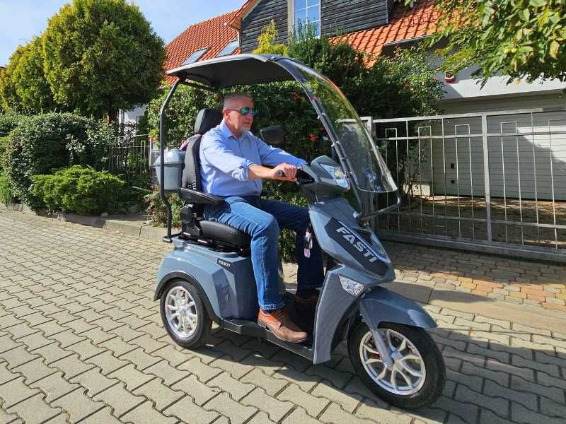 Electroride Fasti 3 Max: Trójkołowy skuter elektryczny z daszkiem