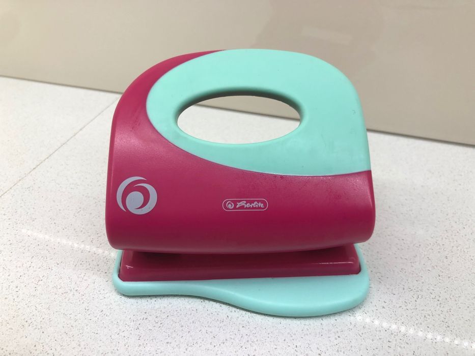 Dziurkacz Herlitz różowo seledynowy