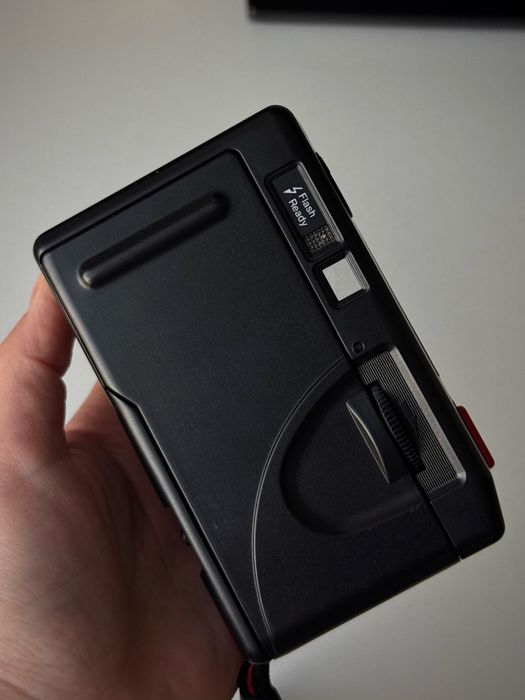 Плівковий фотоапарат Halina Vision Focus Free Flash 35mm бюджетний компакт
