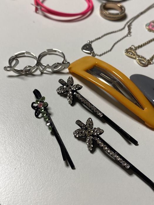 Anéis, pulseiras, brincos e ganchos para criança