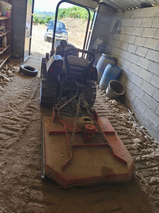 Vende-se terreno agrícola com vinha e benefício no Douro