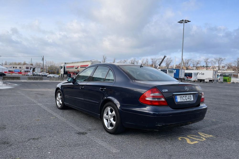 Mercedez-Benz E220 CDI 230 Mil KMS Aceito Retoma