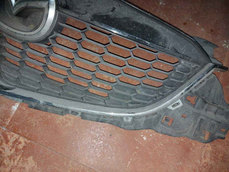 решітка радіатора mazda CX5, 2013року