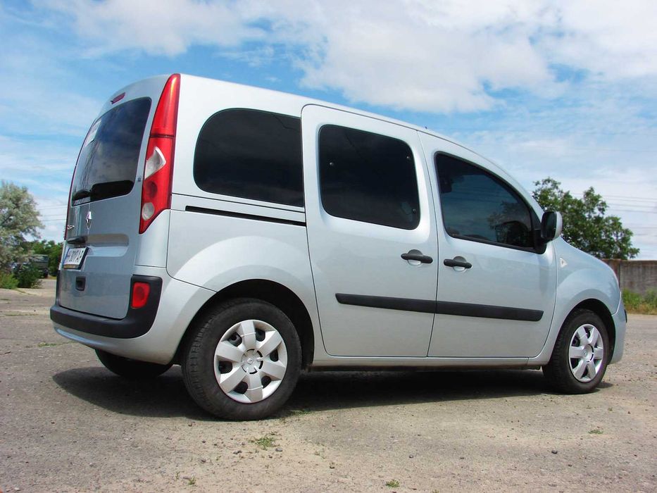 Renault Kangoo заводской пассажир 1.5 дизель механика 6-ст 2008 год