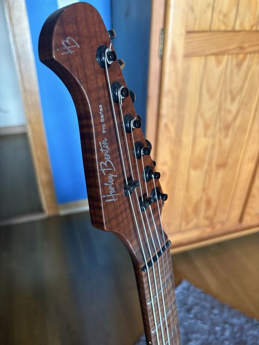 Bundle Guitarra Elétrica Harley Benton Fusion-III + Amplificador Fender Mustang LT25 (Impecável) + EXTRAS