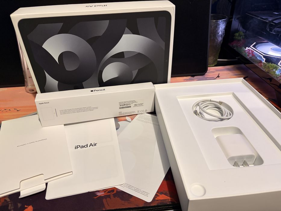 Ipad Air 5th gen Wi-Fi M1 64Gb + Apple pencil 2ng gen