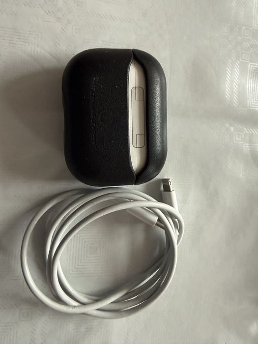 Air Podsy pro 2 skorzane etui.