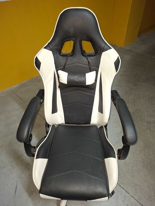 Cadeira Gamer em Pele Preto e Branco. Reclinável