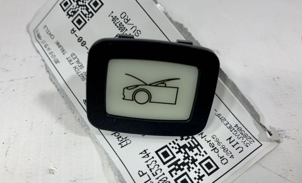 Кнопка аварийного открывания капота 1516185-00-A Tesla Model 3 Y X
