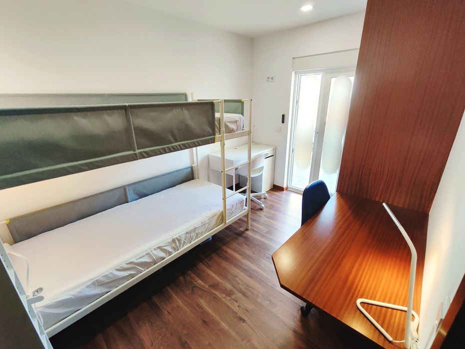 Beliche IKEA Vitval
- Estrbelucheutura de beliche branca/cinza de 90x2