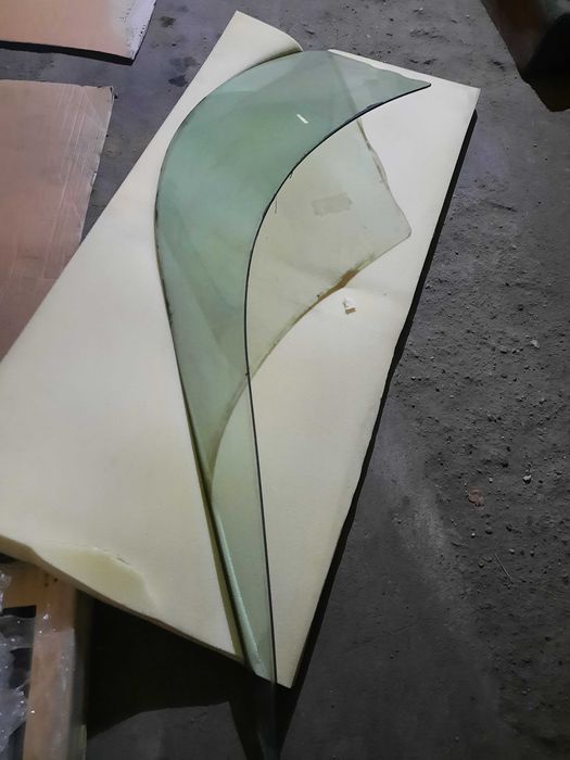 Szyba -łodz Chaparral 235 ssi