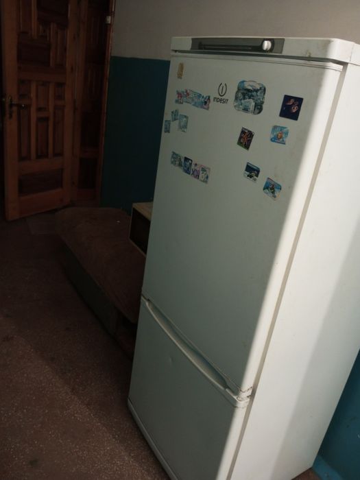 Холодильник indesit, на запчастини