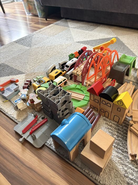 Drewniane klocki, tory, pociągi- Ikea i Elefanten