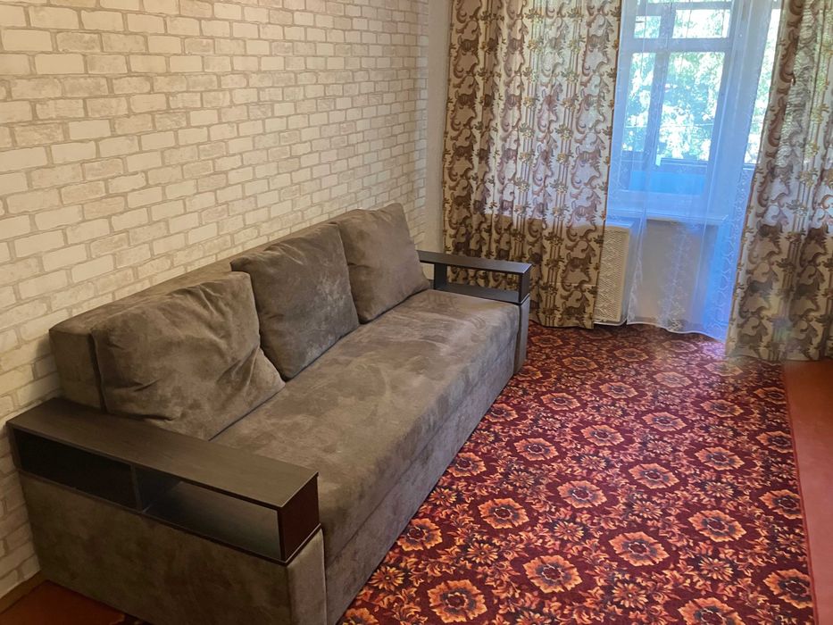 БЕЗ КОМІСІЇ. 1кімнатна, 2й пов. Братиславська 20, метро "Чернігівська". ВІЛЬНА