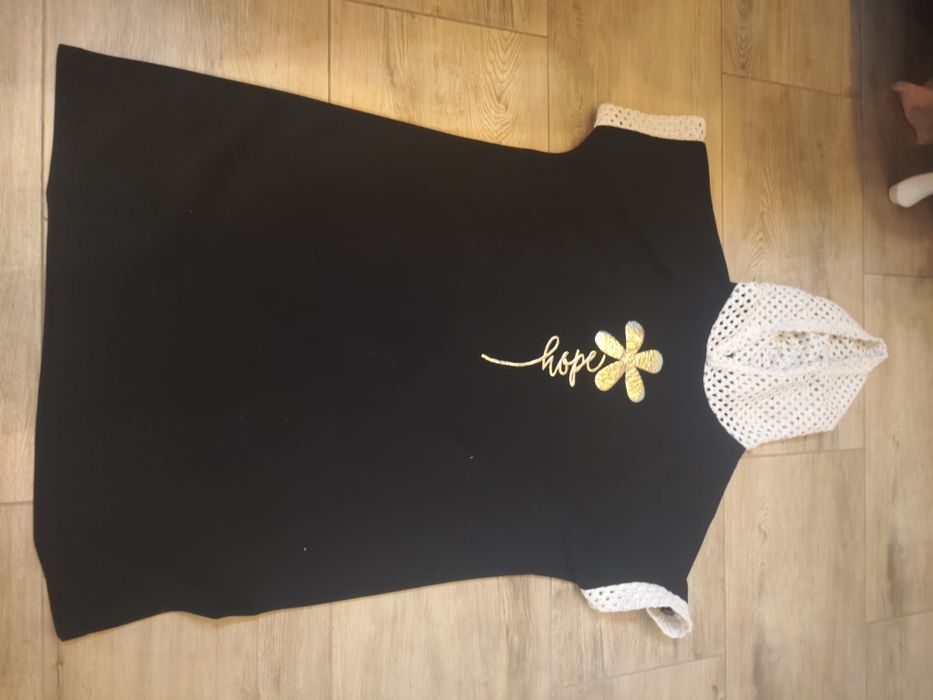 Sukienka tunika oversize z kapturem boho koronka kwiat HOPE Włoska delikatnie schodzi ten kwiatek