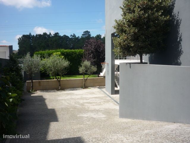 Moradia T4 Exclusiva  com 595 m² em terreno 1.200 m² Castêlo da Maia