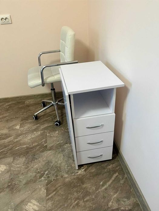 Стіл манікюрний стіл для манікюру.