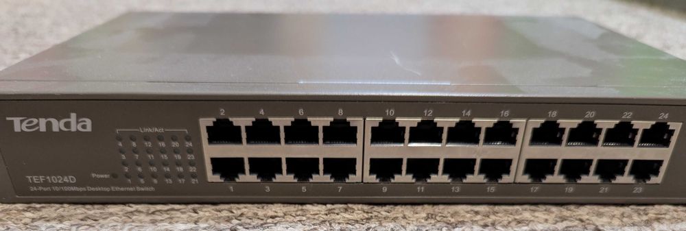 Tenda TEF1024D 24-Port 10/100 Switch (Комутатор)