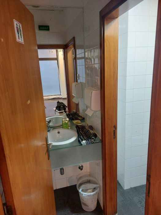 Aluga-se Loja 2 frentes Montes Caulinos, Senhora da Hora Custóias