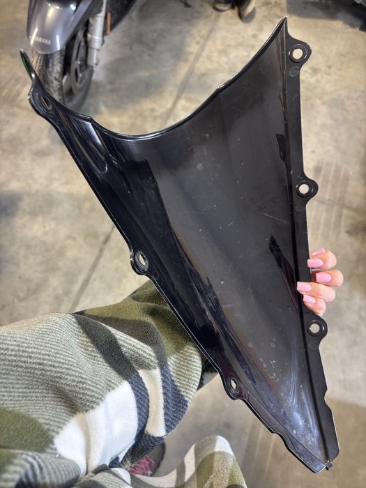 Вітрове скло Yamaha r1 2003р