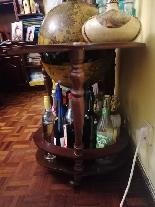 Globo bar muito antigo