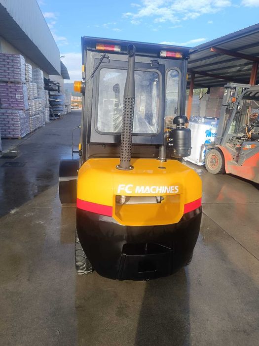 Empilhador 2.5 ton Mitsubishi triplex 4.50 cabine total