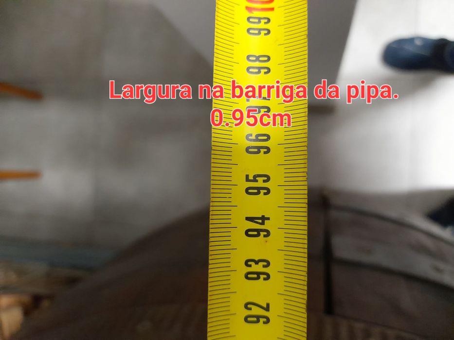 Bar pipa com prateleiras giratorias