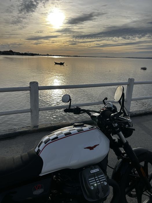 Moto Guzzy V7 Stone Ten 850 Nova