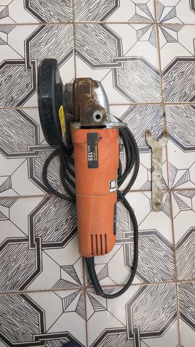 Болгарка, шліфмашинка