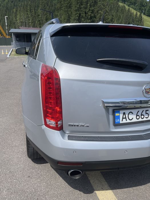 Cadillac srx 2011 року