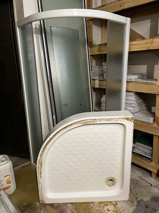 Душова кабіна з подоном