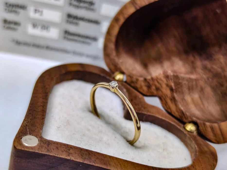 złoty pierścionek diament złoto 585 rozmiar 15 waga 0,87