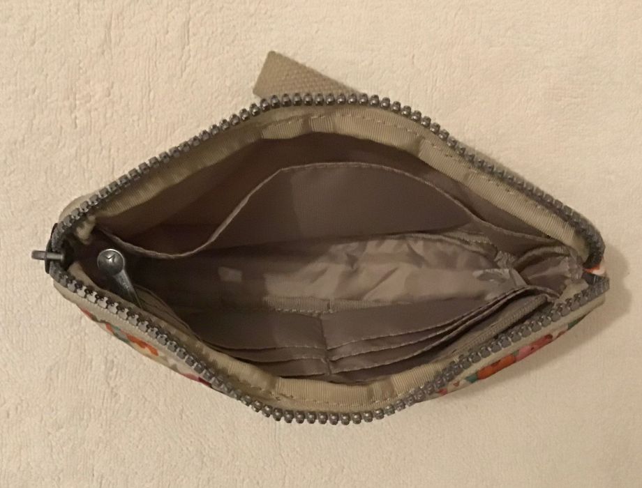 Bolsa estojo marca Kipling