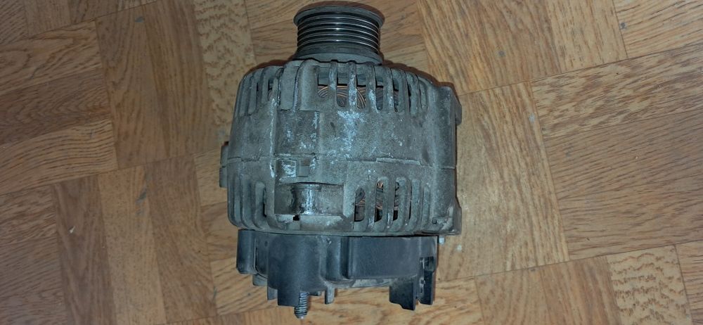 Генератор Valeo Renault