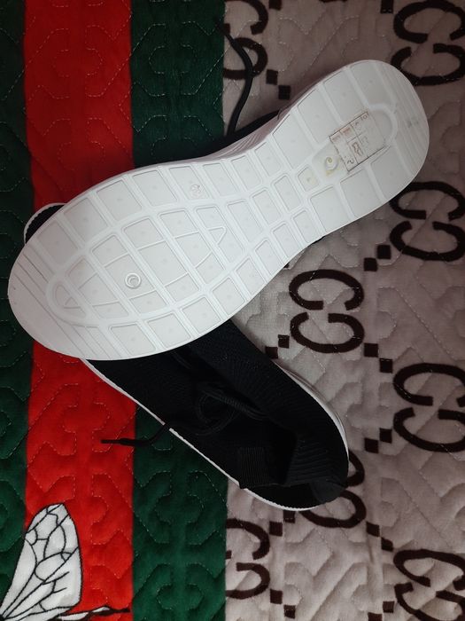 Продам кросівки.