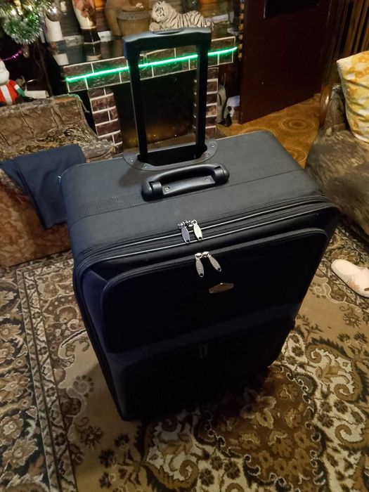 Чемодан большой на колесах Traveler